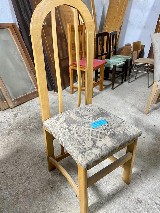 Single fabric and pine chair - €10