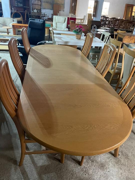 LARGE TABLE AND 6 CHAIRS
