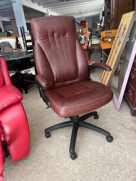 Office chair/95 Euros