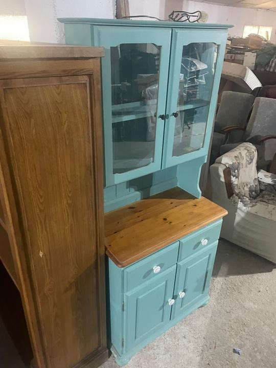 blue dresser/125€