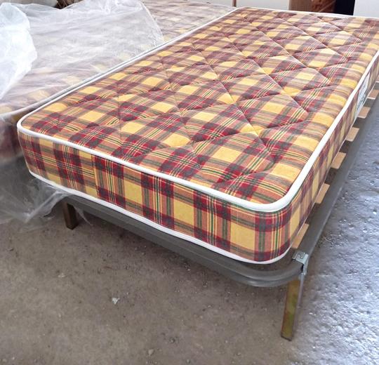 2 x 90cm beds €90 each