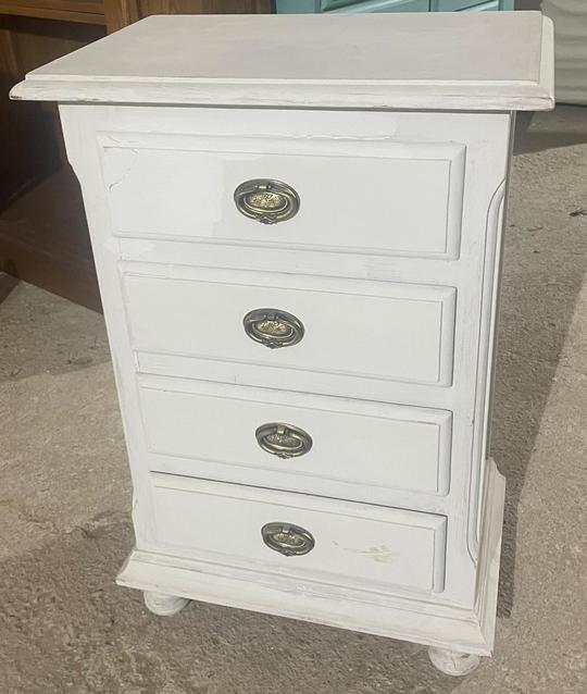 chest of drawers/50€